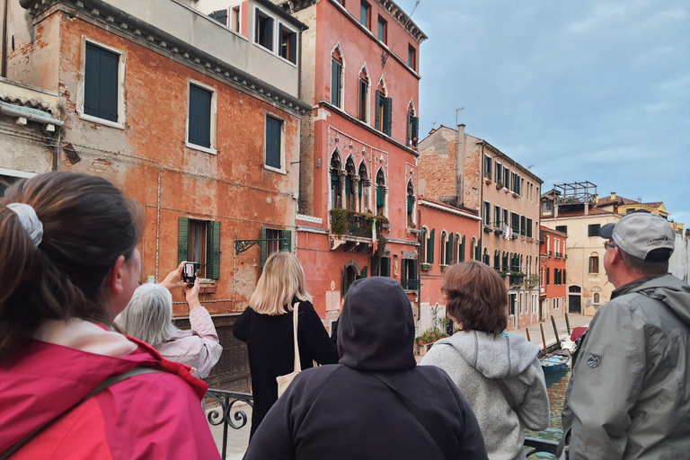 Venetië: Stadswandeling met gids langs de belangrijkste bezienswaardighedenVenetië: Hoogtepunten en schatten wandeltour