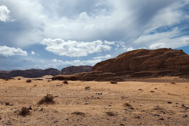Wadi Rum: Bedouin Camp, Fire Dinner & Desert Experience