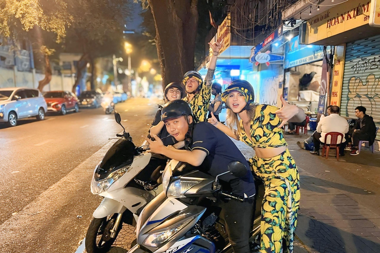 Da Nang: Seven Local Food Tasting & Sightseeing by Scooter