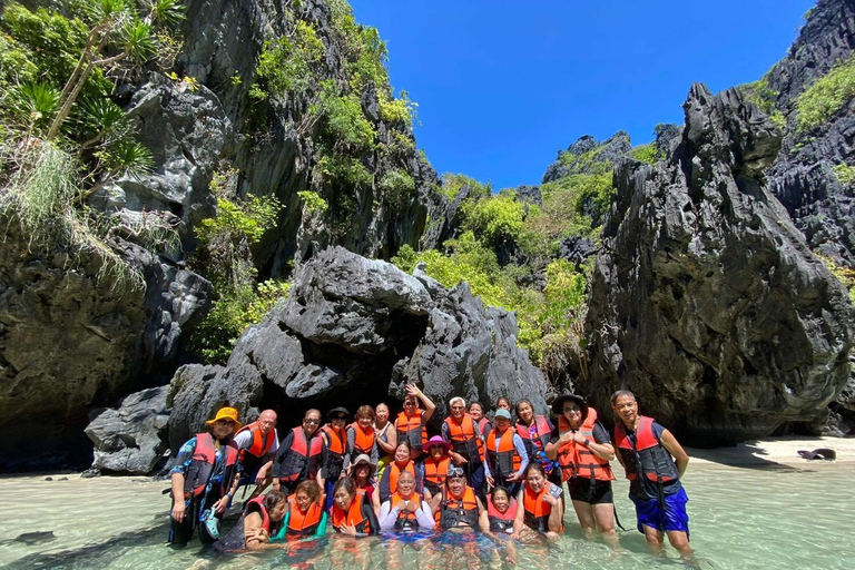 El Nido: Island Hopping Tour A z kajakarstwem na Dużej Lagunie