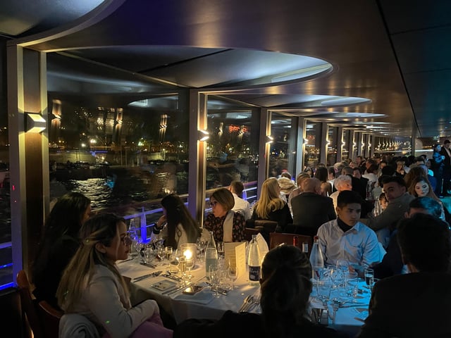 Paris: Seine-Fluss-Silvester-Dinner-Kreuzfahrt und Tanzparty