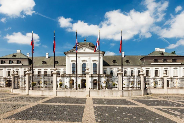 Viena: excursión de 1 día a Parndorf Designer Outlet y BratislavaViena: excursión de 1 día al Parndorf Designer Outlet y Bratislava