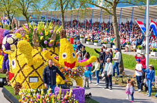 Amsterdam: Blumenparade Tribüne + Keukenhof-Tour