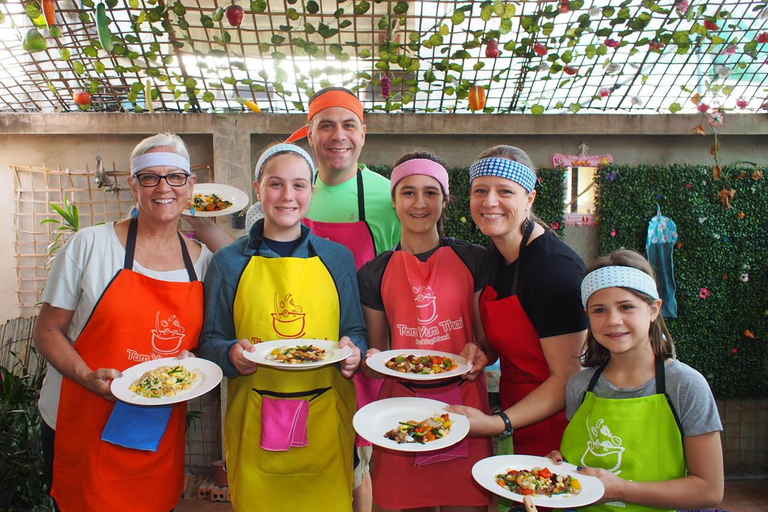 Aula de culinária de meio dia com excursão de meio dia pelo mercadoAula de culinária de meio dia com tour pelo mercado