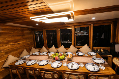 Labuan Bajo: 3-Day Komodo Sailing Luxury Boat with All Fees Deluxe Boat - Private Standar Room (2pax/room)