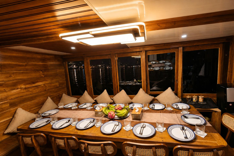 Labuan Bajo: 3-Day Komodo Sailing Luxury Boat with All Fees Deluxe Boat - Private Standar Room (2pax/room)