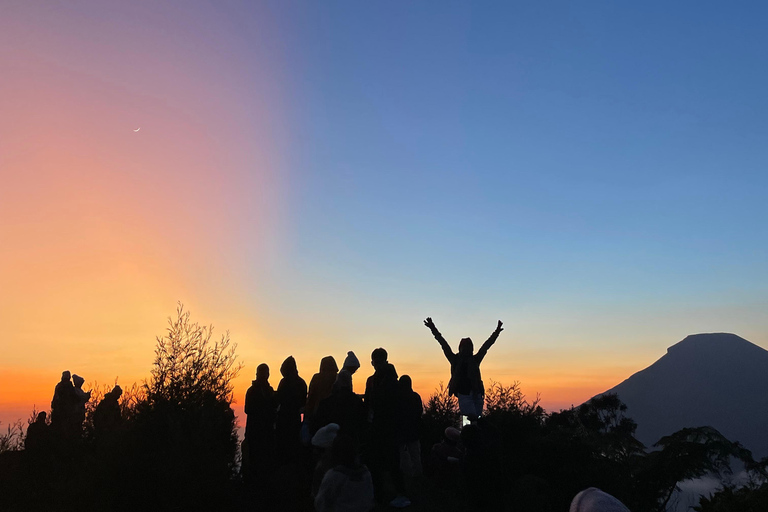 Yogyakarta: Mount Prau Golden Sunrise Hike and Summit Coffee All-Inclusive Mount Prau Sunrise Experience