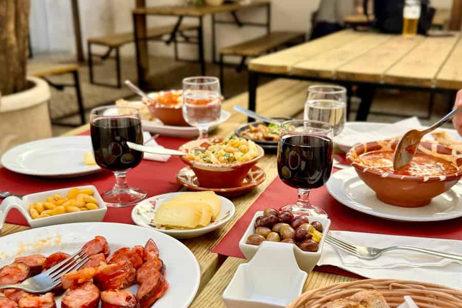 Lissabon: Rundgang für Feinschmecker, Verkostungen & lokale Weine (ab 18 Jahre). Foto: GetYourGuide Lissabon: Rundgang für Feinschmecker, Verkostungen & lokale Weine (ab 18 Jahre). Foto: GetYourGuide
