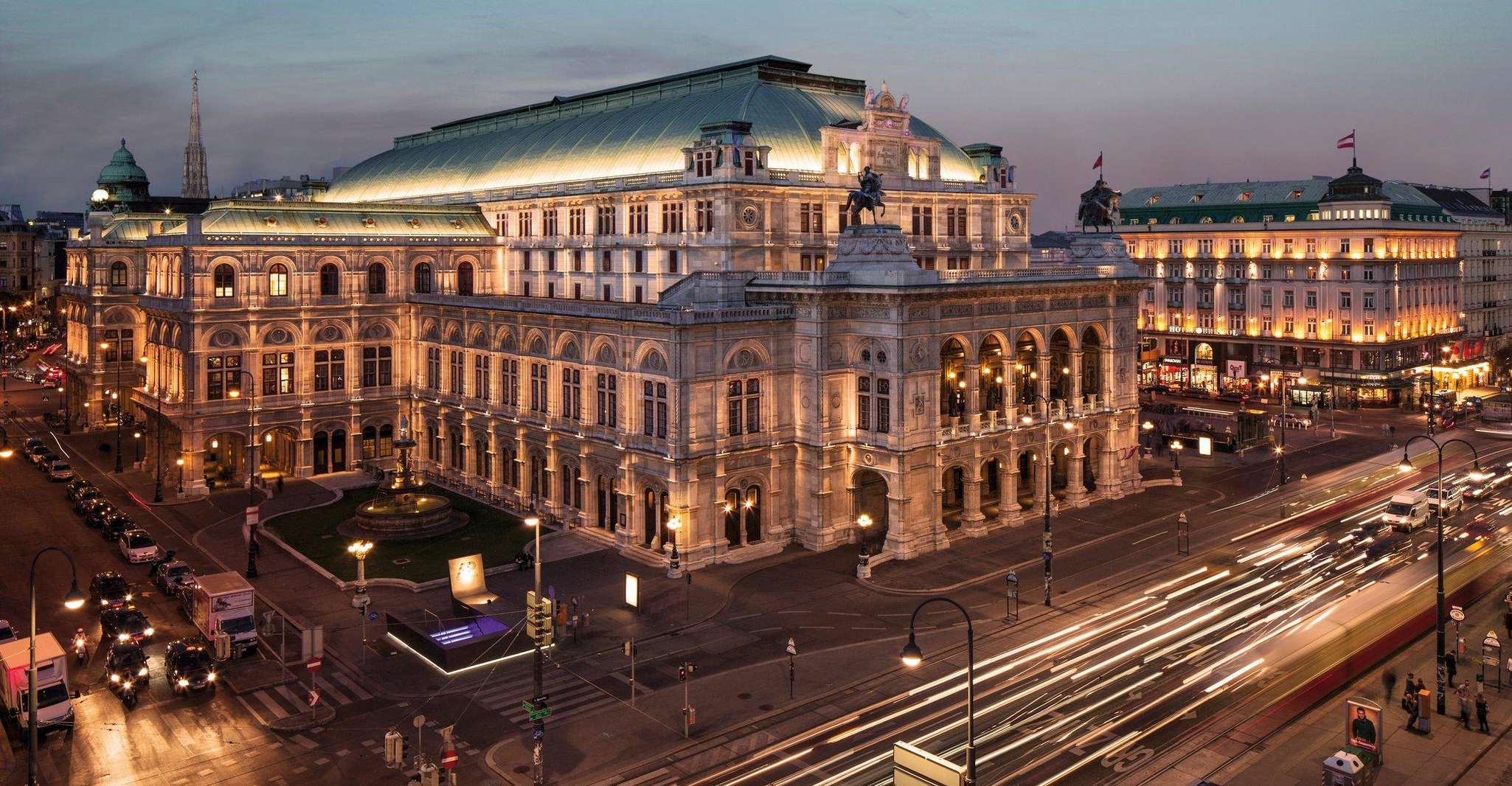 Private Vienna City Tour incl. Schönbrunn Palace by Minivan - Housity
