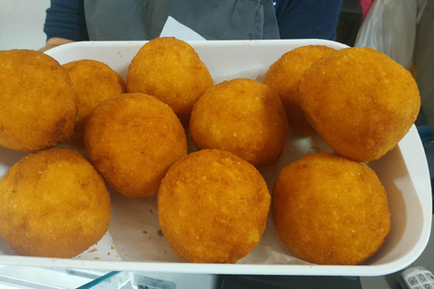 Palermo: Street Food Walking Tour with Local Guide &amp; Tasting