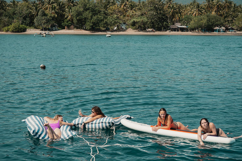 Gili Islands: 4-in-1 Catamaran Snorkeling ExperienceStart from Gili Trawangan – Sunset Cruise w/ Snacks &amp; Dinner