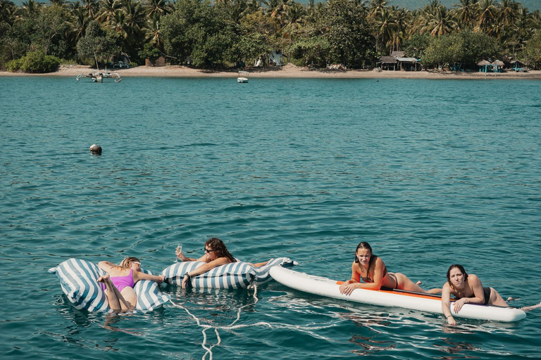 Gili Islands: 4-in-1 Catamaran Snorkeling ExperienceStart from Gili Trawangan – Sunset Cruise w/ Snacks &amp; Dinner