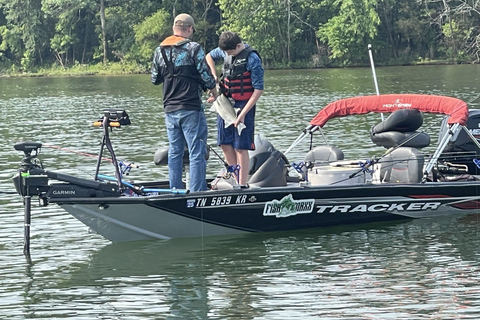 ناشفيل: رحلة صيد سمك القاروص الهجين والمخطط