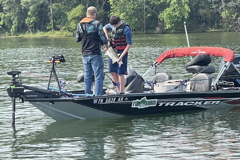 ناشفيل: رحلة صيد سمك القاروص الهجين والمخطط