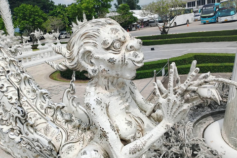 Excursión a los templos rojo, azul y blanco y a las aguas termales desde Chaing MaiTemplos rojos, azules y blancos y viaje a aguas termales desde Chaing Mai
