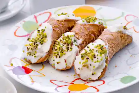 Taormina: lezione di preparazione dei cannoli