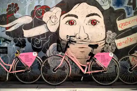 Barcelona | Cykeltur med gatukonst, Moco-museet