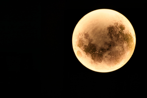 Kanazawa: Selfie Photo Experience with Rental Kimono - Moon