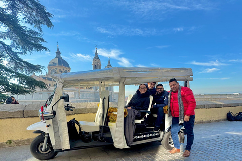 Madrid: Private Tuk Tuk Tour with Expert Guide and Panoramic Views The Classics Tour ~ Discover Madrid in 60 minutes from your STARTING POINT!