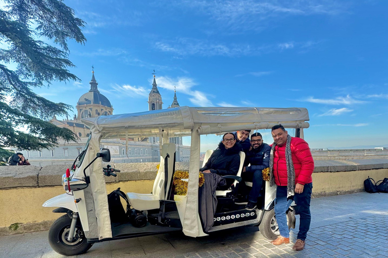 Madrid: Private Tuk Tuk Tour with Expert Guide and Panoramic Views The Classics Tour ~ Discover Madrid in 60 minutes from your STARTING POINT!