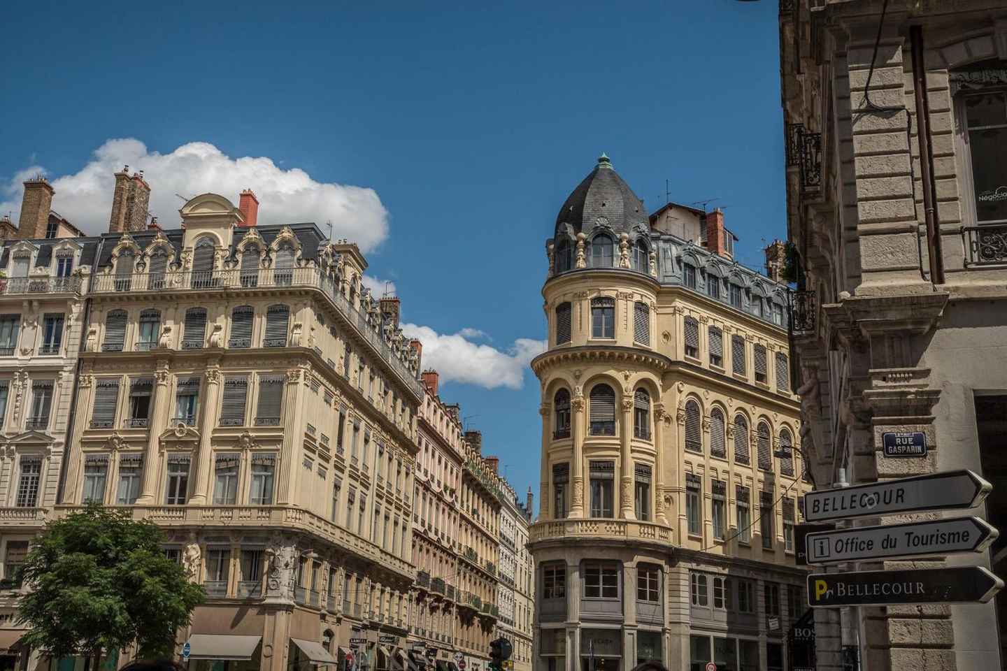 Dijon: Express Walk with a Local in 60 minutes