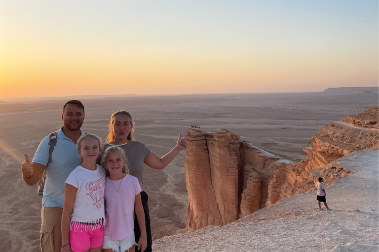 Riyadh: Edge of the World, Sadus Village & Bat Cave Tour Edge of the World, Sadus Village..etc(Private tour)