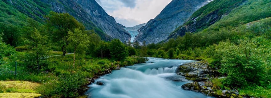 Måløy: Briksdal Glacier Guided Tour