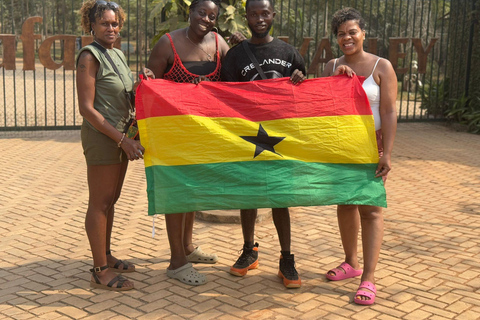 "Ghana Unveiled: Esplora il cuore dell'Africa occidentale" in 7 giorni."Ghana svelata: scopri il cuore dell'Africa occidentale" .