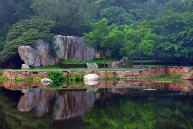 Anuradhapura: Kaludiya Pokuna, Mihintale Sunset Tuk-Tuk Tour