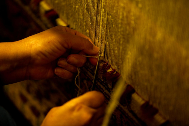 Baku: Weave Your Own Mini Rug and Take It Home as a Souvenir Experience authentic carpet weaving in a traditional workshop (small group)