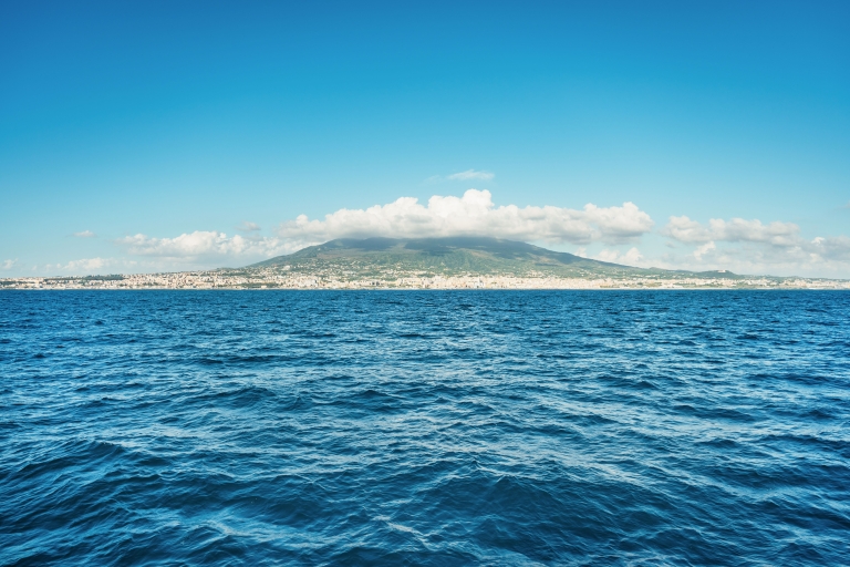 Capri: crucero del mar y la ciudad desde NápolesDesde Nápoles con parada para darse un baño