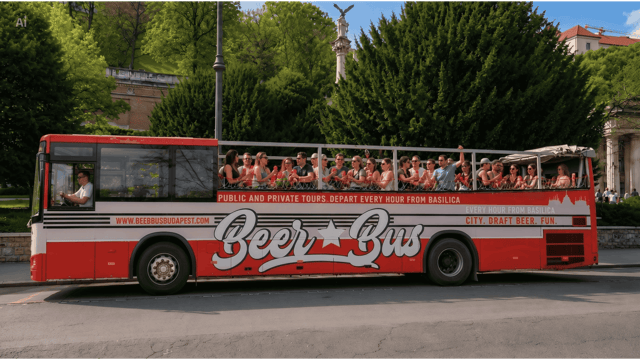 Budapest: BeerBus Sightseeing Tour with unlimited beer