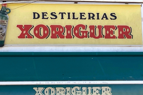 Boottocht in de haven van Mahon met markt en jeneverstokerijBoottocht in de haven van Mahon met Mahon-markt en gin-distilleerderij