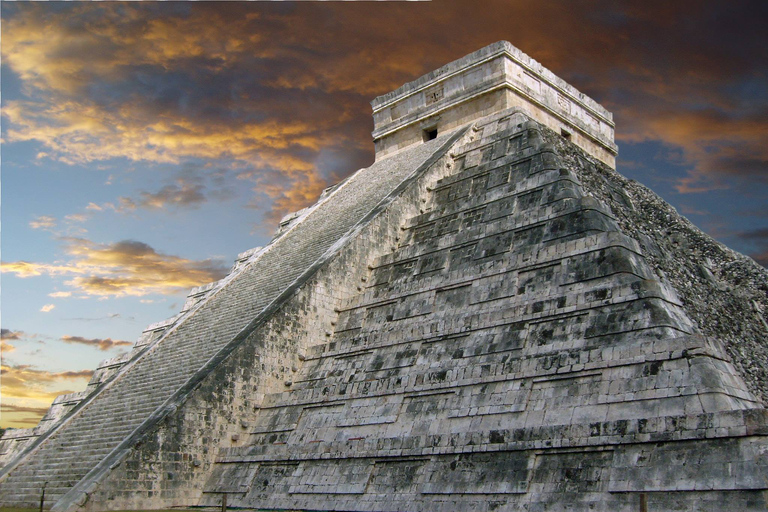 Tour di Chichen Itza, Cenote e Valladolid con trasporto