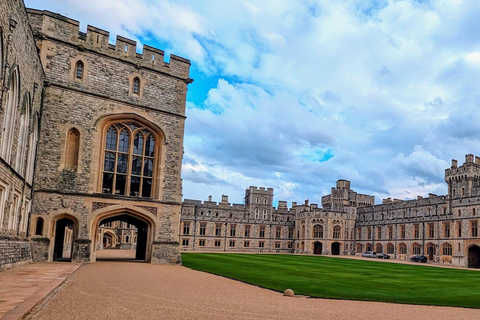 London: Royal Windsor & Runnymede Private Taxi Tour