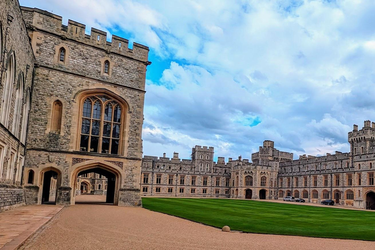 London: Royal Windsor & Runnymede Private Taxi Tour