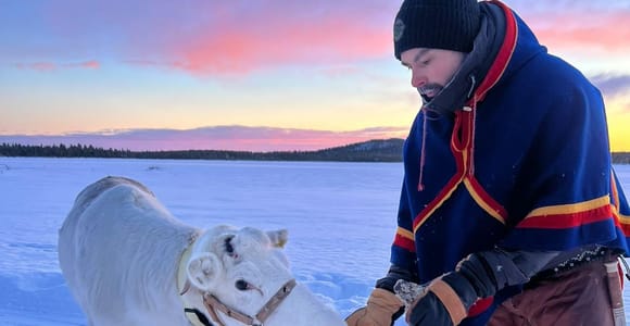 Jukkasjärvi: Sámi Cultural Tour with Reindeer Sledding