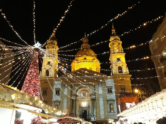 Budapest: Great Christmas Tour & Folk Music Performance