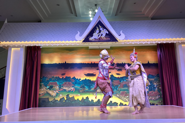 Calypso Cabaret en Asiatique: espectáculo de ladyboys en primera filaEspectáculo nocturno