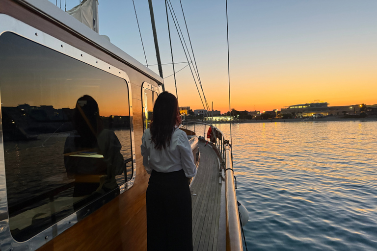 Lampedusa: Sunset Gulet Trip with Aperitif Dinner and Dolphin Watching