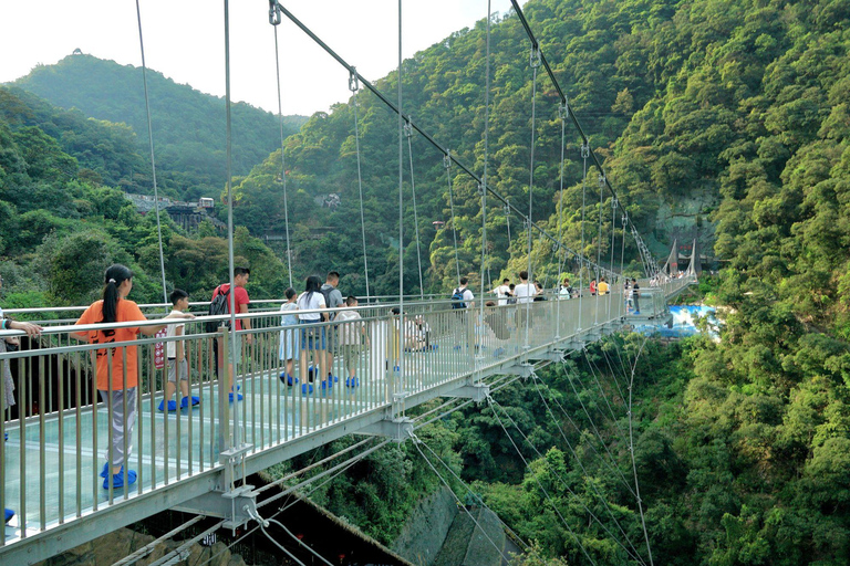 Guangzhou : Visite privée du pont de verre de la gorge de GulongGuangzhou : Visite privée du pont de verre Gulong Gorge Skywalk