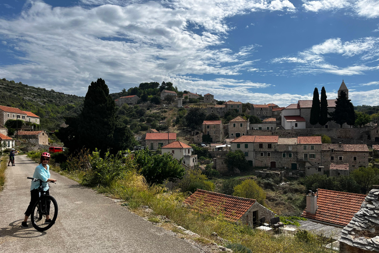Hvar Island E-Bike Tour with Wine Tasting and Starters Hvar: Self-Guided Bike Tour with Wine Tasting and Starters