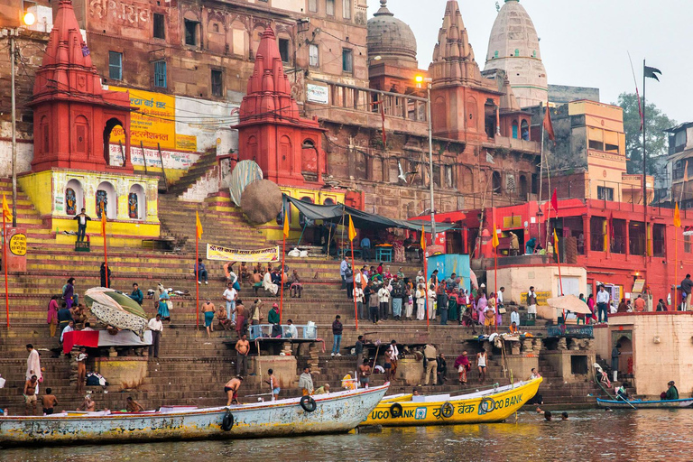 Varanasi : Excursion privée d'une journée à Varanasi avec SarnathCabine privée, guide touristique, droits d'entrée et balade en bateau