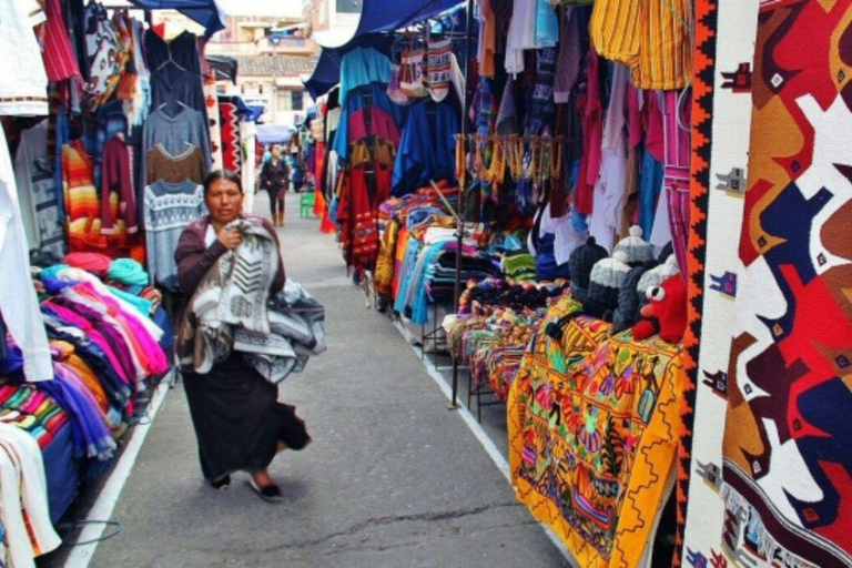 Quito: By bike, viewpoint, markets, parks, Basilica del Voto Nacional Quito: Cycling, viewpoints, markets, parks, National Vow Basilica