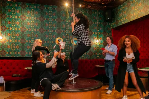 Visite d'un bordel avec une ancienne travailleuse-se du sexe