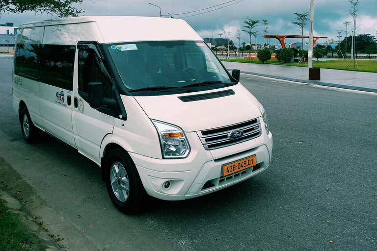 Da Nang : Affrètement d'une voiture privée pour le billet électronique pour les visites de Hue12 heures - 7 places (MPV/SUV standard)