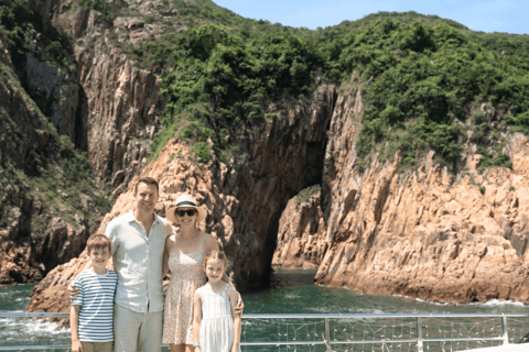 Hong-Kong: Island-Hopping Volcanic Rocks Yacht Tour + Snacks