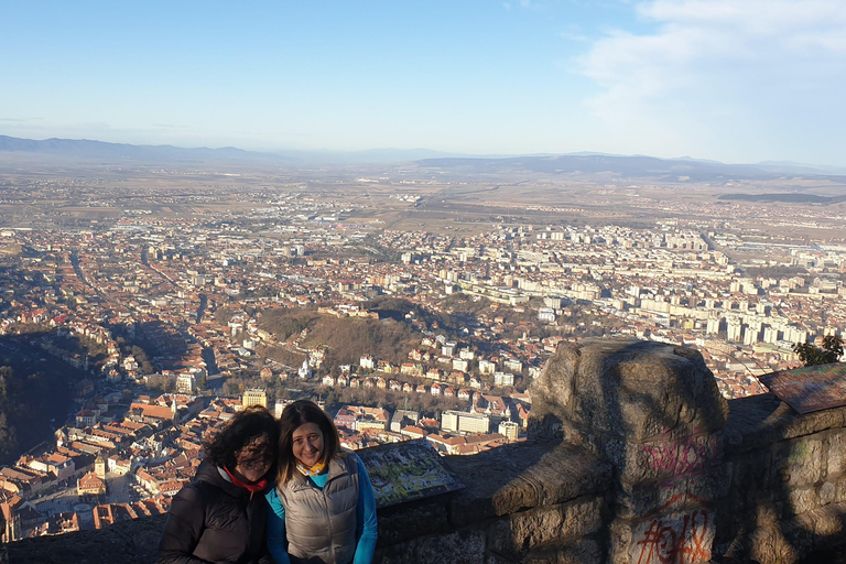 Excursão de caminhada pela montanha de Brasov com DaisyPasseio de caminhada nas montanhas de Brasov com a Daisy