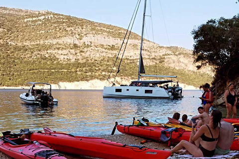 Lefkada: Tour della Grotta Azzurra in kayak con un assaggio della Grecia