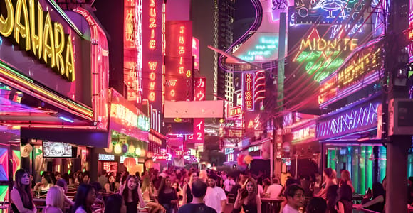 Pattaya: Dachterrasse, Nachtclubs, Nachtmarkt & Walking Street